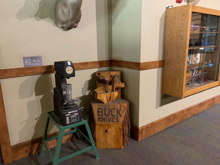 buck knives tour 768x576