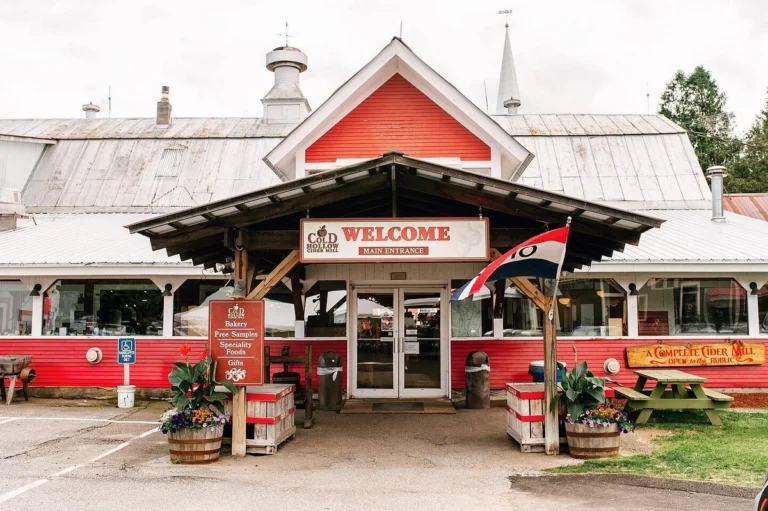 cold hollow cider mill tour 768x511