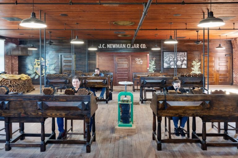 el reloj cigar factory tour 768x512