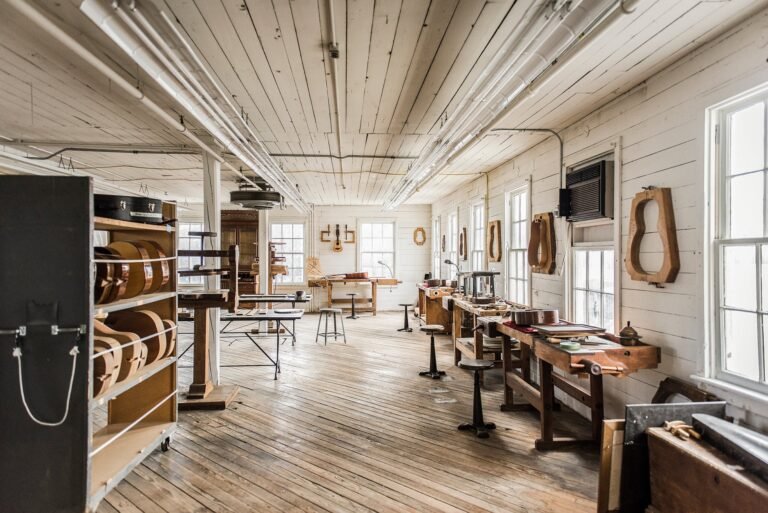 martin guitar factory tour 768x513