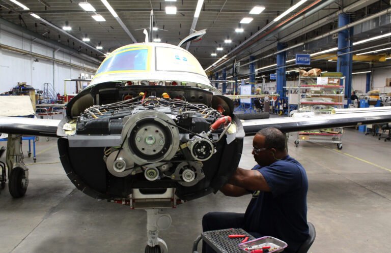 piper aircraft factory tour 768x498