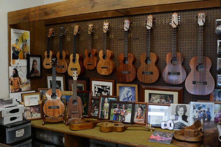 ukulele factory tour kamaka hawaii 768x512