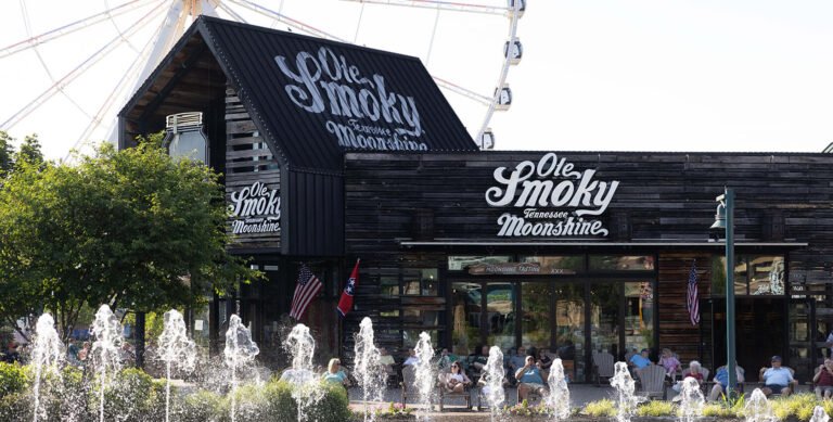 ole smoky moonshine distillery tour 768x389