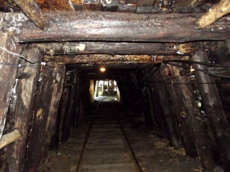 pioneer tunnel tour 768x576