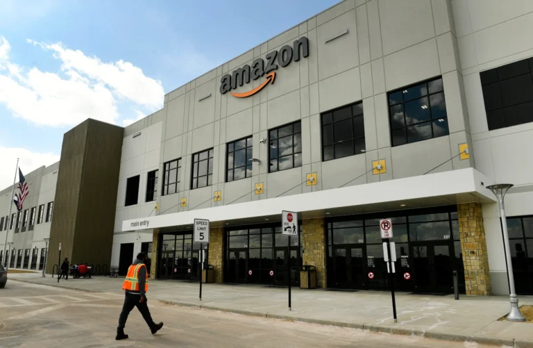 DEN3 Amazon Fulfillment Center building 768x501