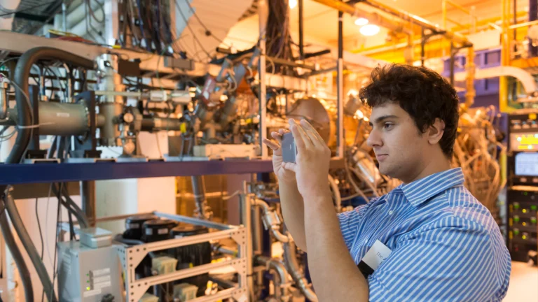 Factory Tours in Illinois 10 argonne national laboratory tour 768x432