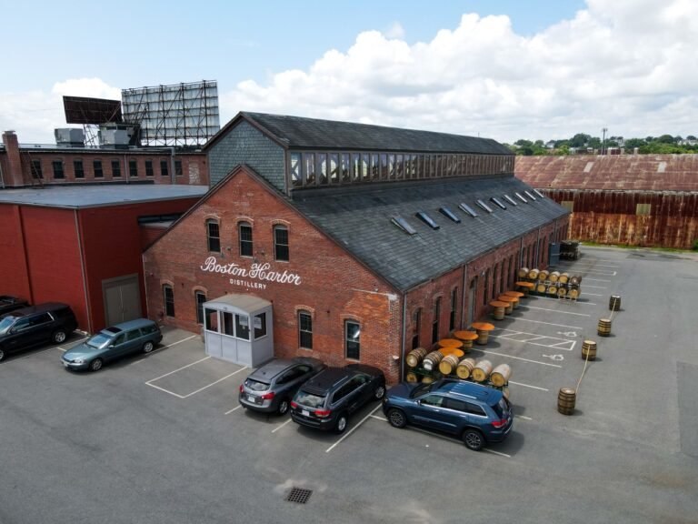 boston harbor distillery tour 768x576