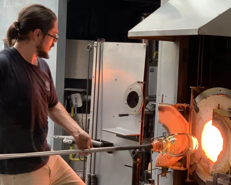 chrysler museum glass studio demonstration tour 768x614