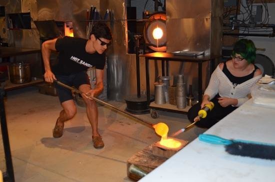 hot sand glassblowing tour