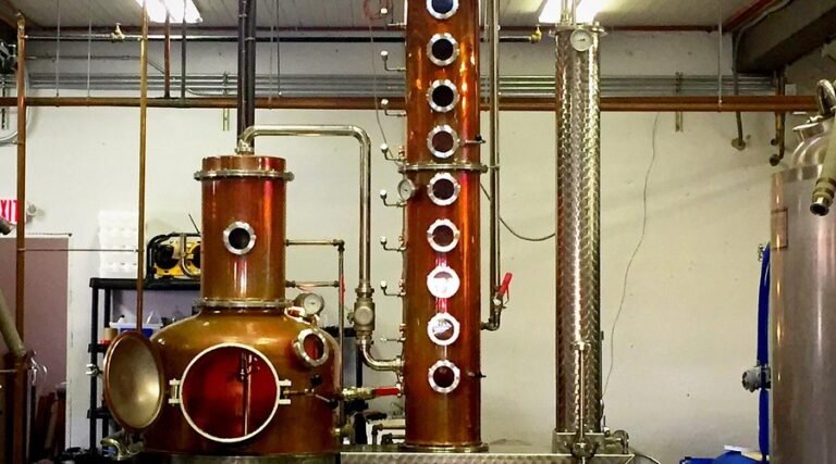 outer banks tour distilling rum 768x427
