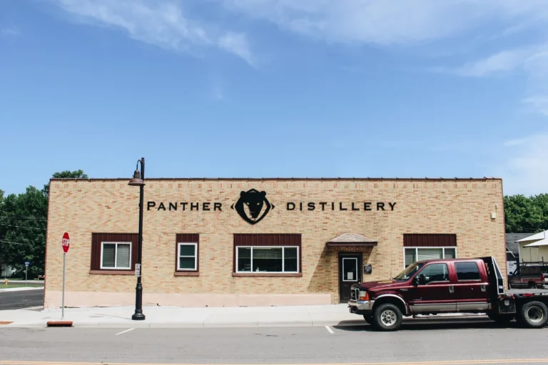 tour panther distillery 768x512