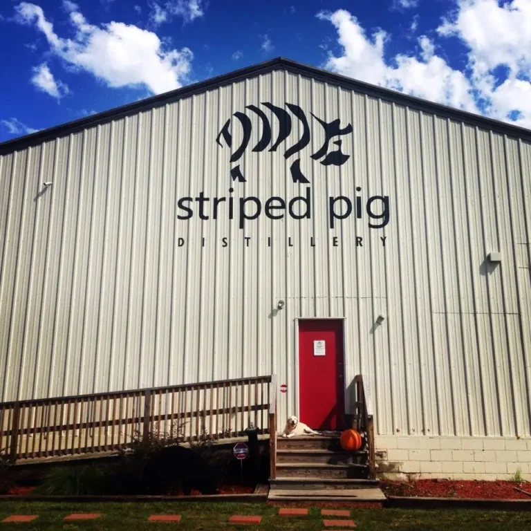 tour striped pig distillery 768x768