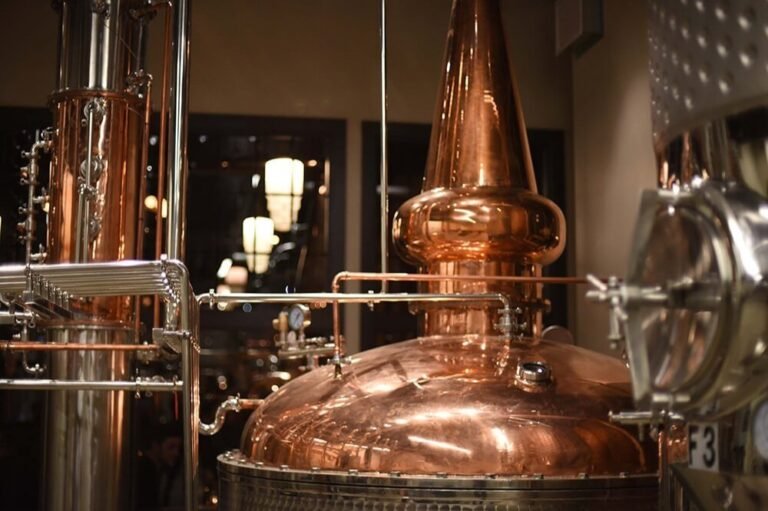 tour toms town distillery 768x511