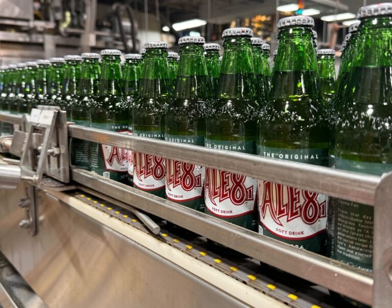 ale 8 one bottling plant tour 768x603