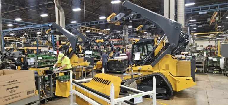 Factory Tours in Iowa 7 john deere dubuque works tour 768x355