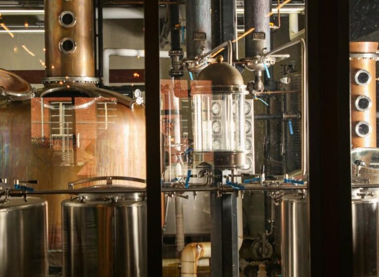 tour oxbow rum distillery 768x562