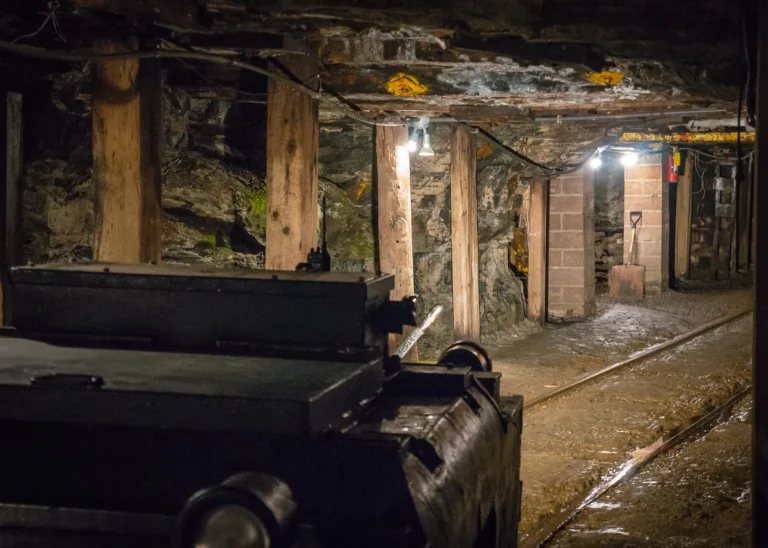 exhibition coal mine udnerground tour beckley 768x548