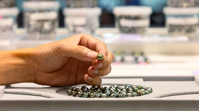 maui divers jewelry desing center tour 768x430