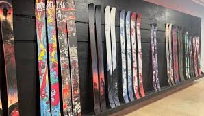tour moment skis factory store