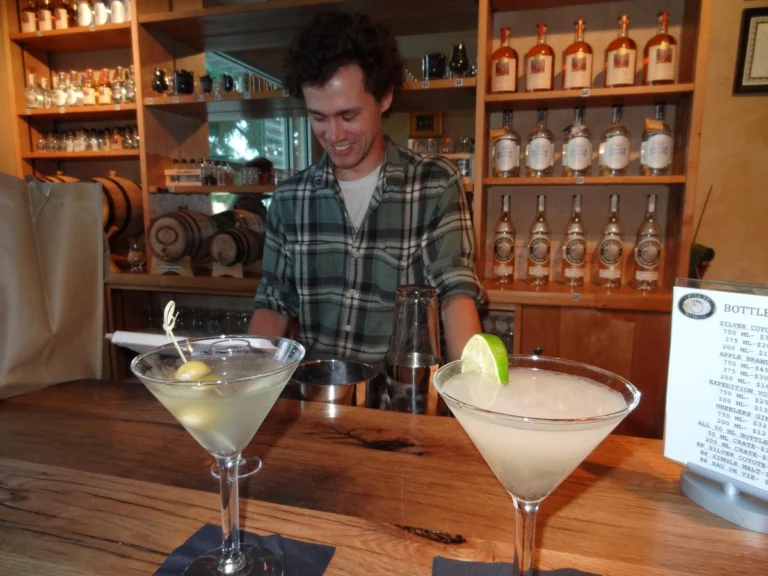 tour sante fe spirits distillery 768x576