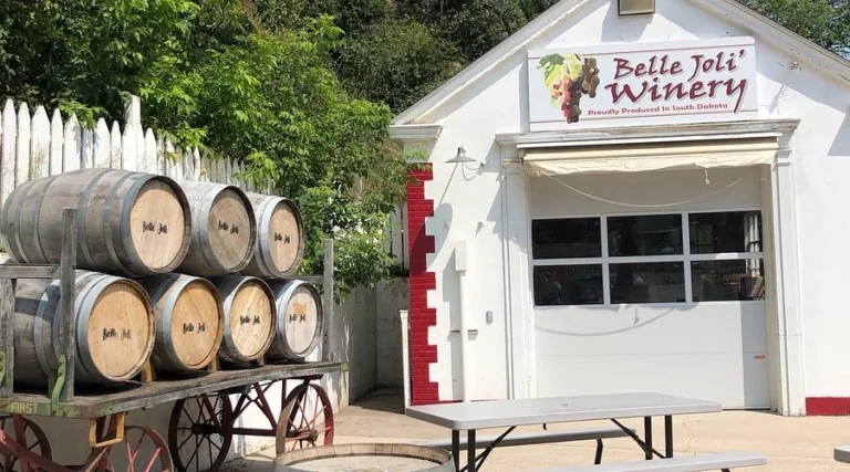 belle joli winery tour 768x427