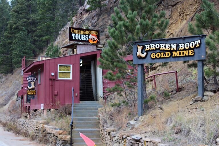 broken boot gold mine excurssion 768x512