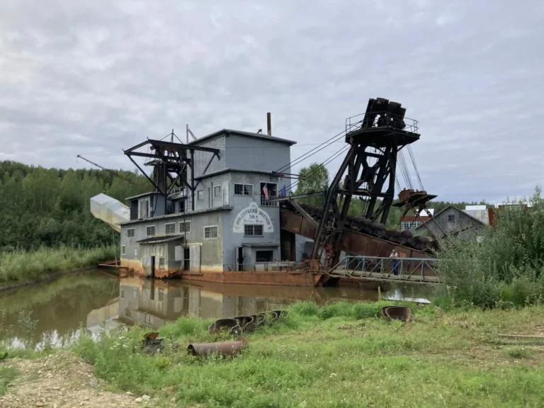 gold dredge 8 historic mine tour alaska 768x576