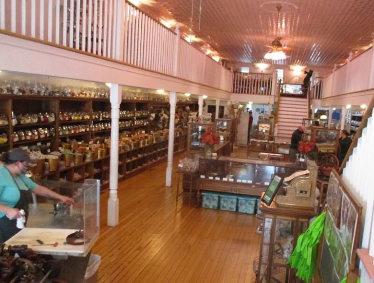 Browse over 1,000+ USA's unique 7 sweet palace candy factory tour 768x580