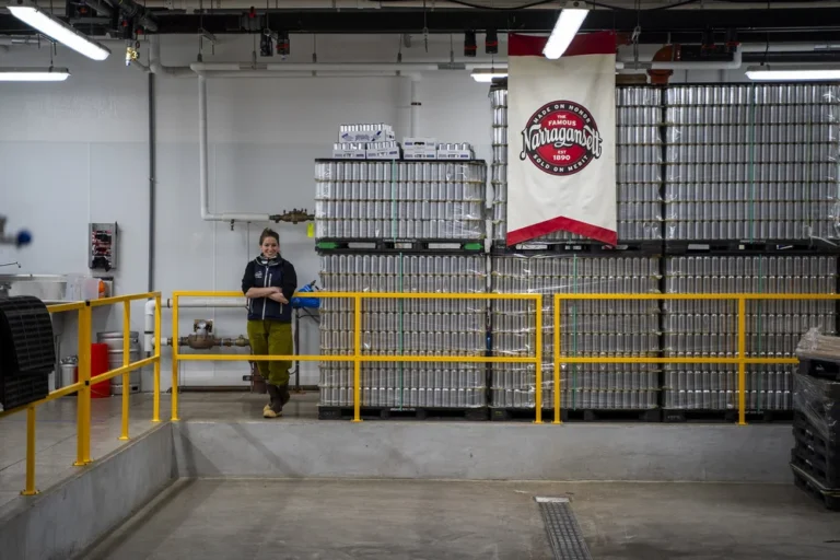 tour narragansett brewing company 768x512